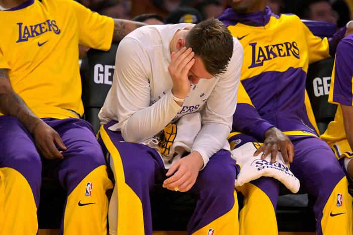 包含出色防守引发热议！，东契奇在雄鹿比赛中爆冷比赛高潮迭起的词条-开云综合平台